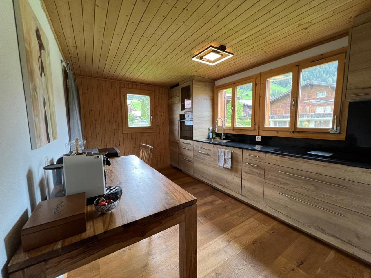 Beautiful Apartment With Stunning View Gsteig Стая снимка